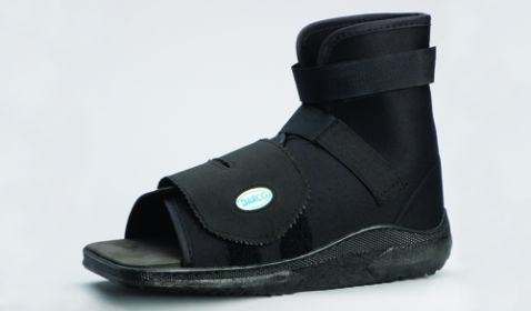 Slimline Cast Boot Black Sq. Toe Adult (size: Extra-Small)